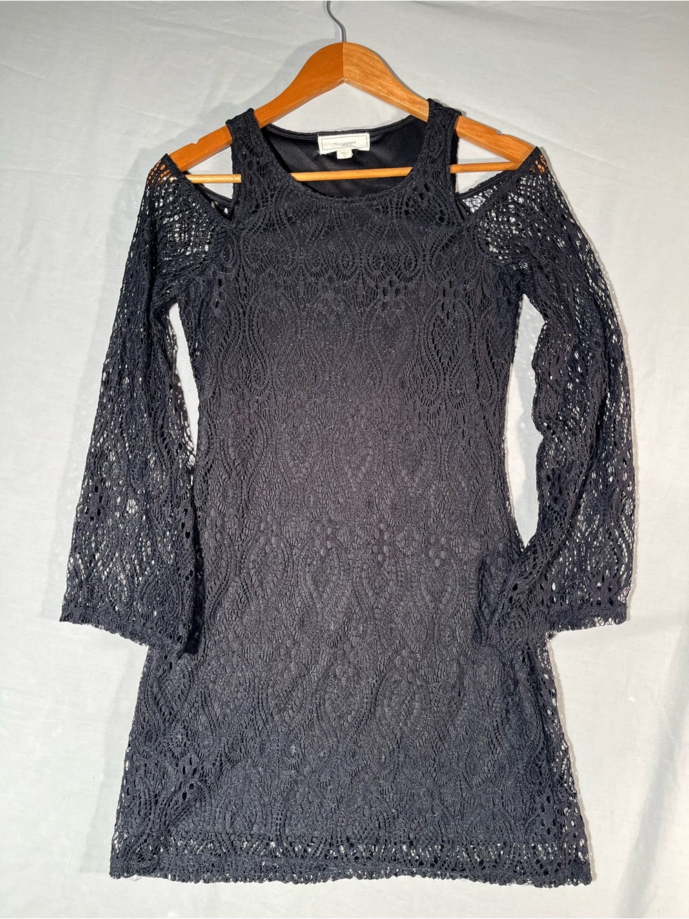 No Comment Black Cold-Shoulder Lace Shift Dress -Size Medium